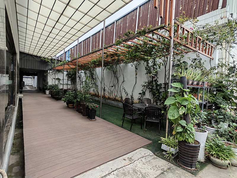勤振花园吸烟区